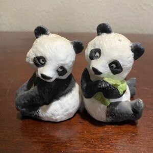 Vintage, 1987, Ceramic, Franklin Mint Panda Bears Salt and Pepper Shaker Set